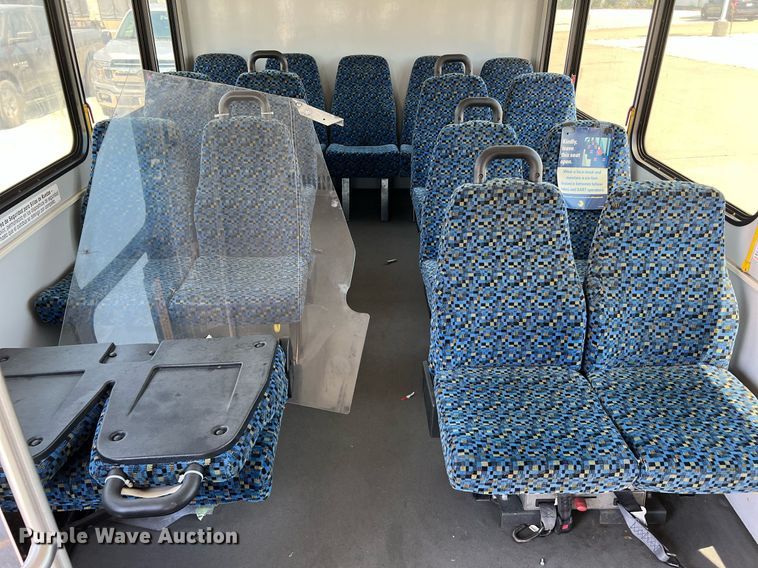 image for item LF9350 2017 Chevrolet Express G4500  shuttle bus