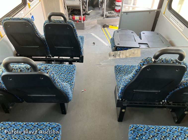 image for item LF9350 2017 Chevrolet Express G4500  shuttle bus