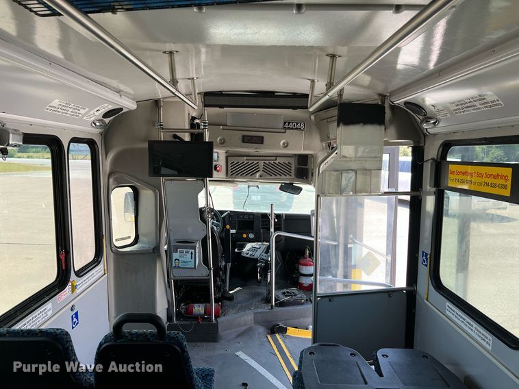 image for item LF9350 2017 Chevrolet Express G4500  shuttle bus