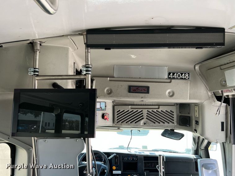 image for item LF9350 2017 Chevrolet Express G4500  shuttle bus