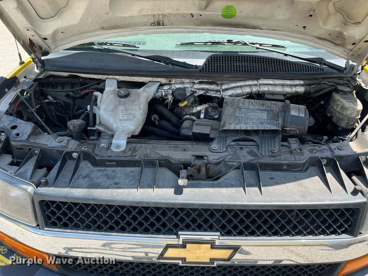 image for item LF9350 2017 Chevrolet Express G4500  shuttle bus