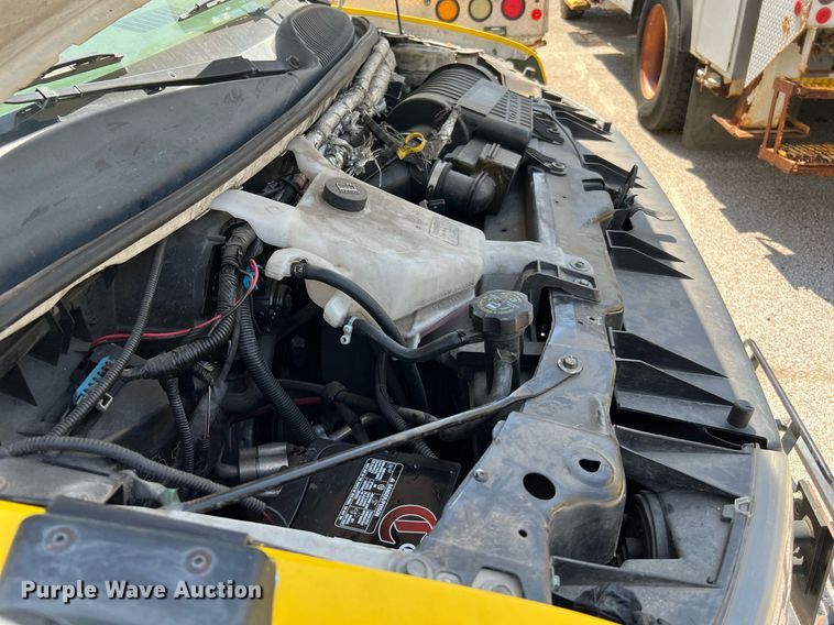 image for item LF9350 2017 Chevrolet Express G4500  shuttle bus