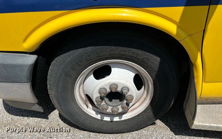 image for item LF9350 2017 Chevrolet Express G4500  shuttle bus