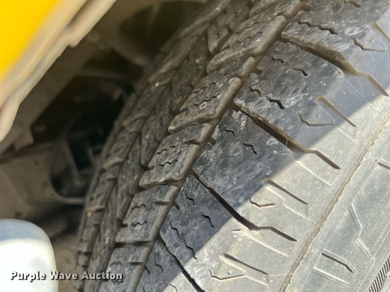 image for item LF9350 2017 Chevrolet Express G4500  shuttle bus