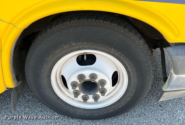 image for item LF9350 2017 Chevrolet Express G4500  shuttle bus