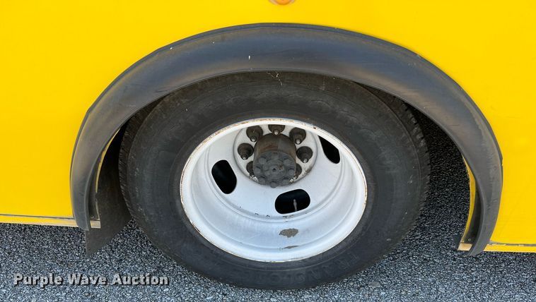 image for item LF9350 2017 Chevrolet Express G4500  shuttle bus