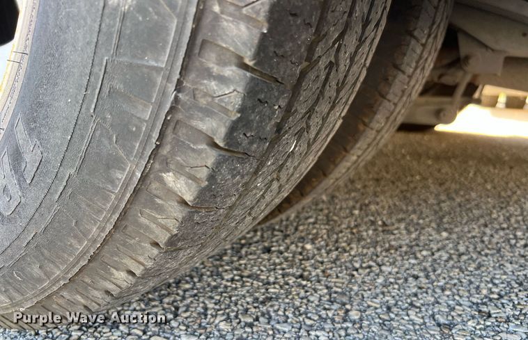 image for item LF9350 2017 Chevrolet Express G4500  shuttle bus