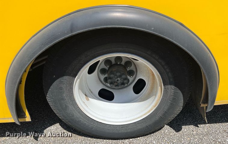 image for item LF9350 2017 Chevrolet Express G4500  shuttle bus