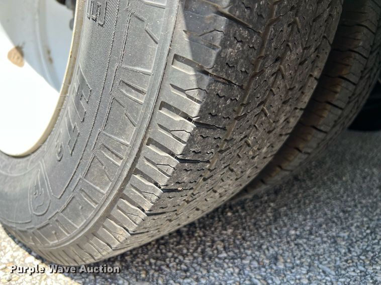 image for item LF9350 2017 Chevrolet Express G4500  shuttle bus