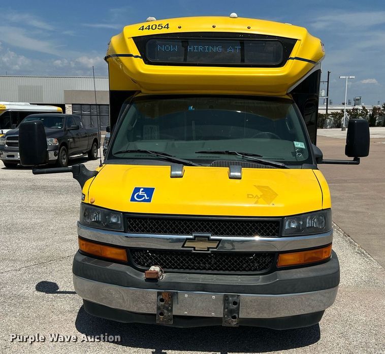 image for item LF9351 2017 Chevrolet Express G4500  shuttle bus
