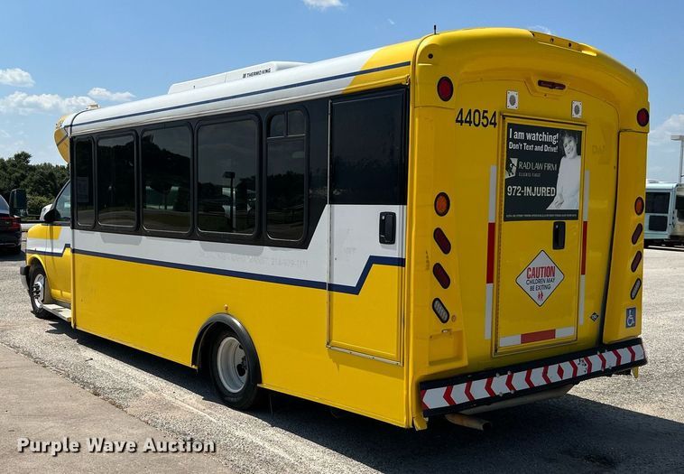 image for item LF9351 2017 Chevrolet Express G4500  shuttle bus