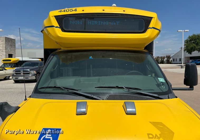 image for item LF9351 2017 Chevrolet Express G4500  shuttle bus