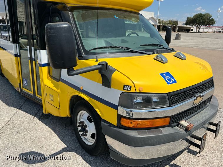 image for item LF9351 2017 Chevrolet Express G4500  shuttle bus