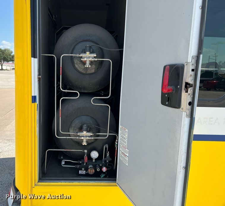 image for item LF9351 2017 Chevrolet Express G4500  shuttle bus