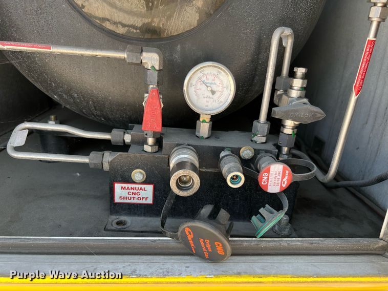 image for item LF9351 2017 Chevrolet Express G4500  shuttle bus