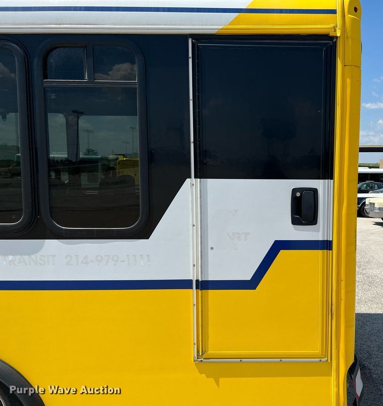 image for item LF9351 2017 Chevrolet Express G4500  shuttle bus