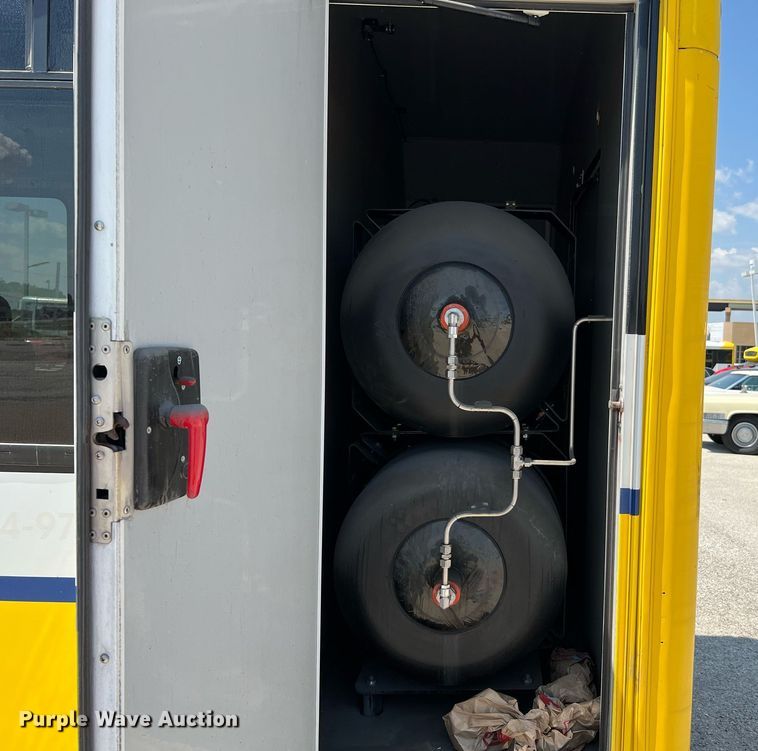 image for item LF9351 2017 Chevrolet Express G4500  shuttle bus