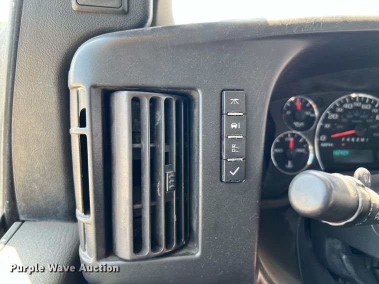 image for item LF9351 2017 Chevrolet Express G4500  shuttle bus