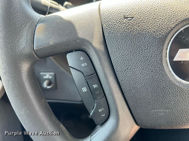 image for item LF9351 2017 Chevrolet Express G4500  shuttle bus