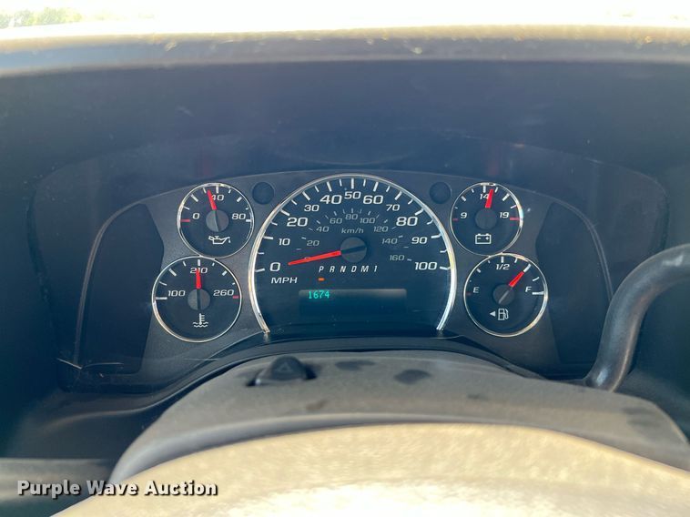 image for item LF9351 2017 Chevrolet Express G4500  shuttle bus