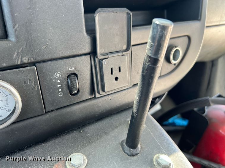 image for item LF9351 2017 Chevrolet Express G4500  shuttle bus