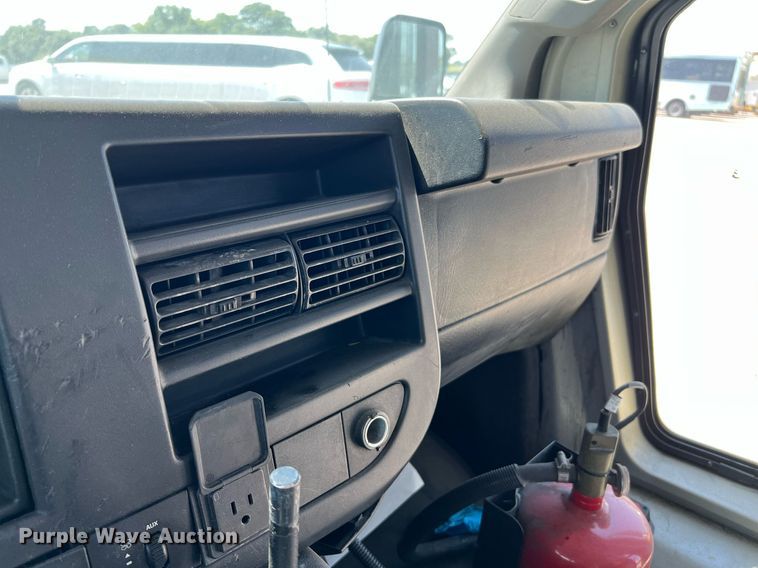 image for item LF9351 2017 Chevrolet Express G4500  shuttle bus