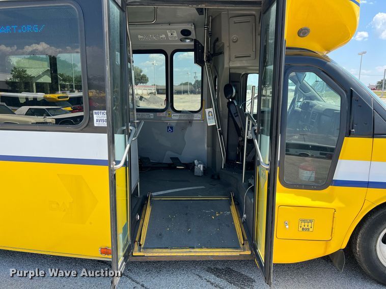 image for item LF9351 2017 Chevrolet Express G4500  shuttle bus