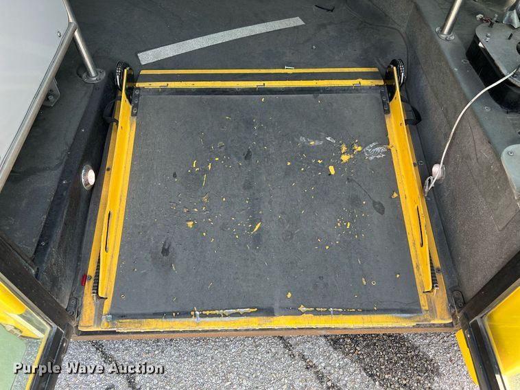 image for item LF9351 2017 Chevrolet Express G4500  shuttle bus