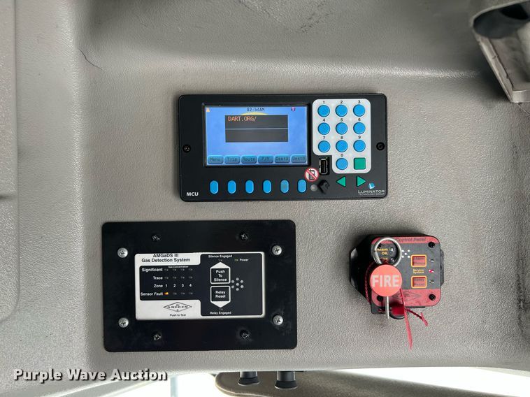 image for item LF9351 2017 Chevrolet Express G4500  shuttle bus