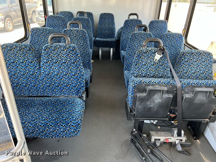 image for item LF9351 2017 Chevrolet Express G4500  shuttle bus