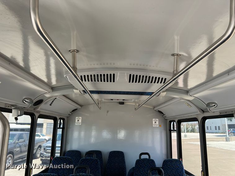 image for item LF9351 2017 Chevrolet Express G4500  shuttle bus