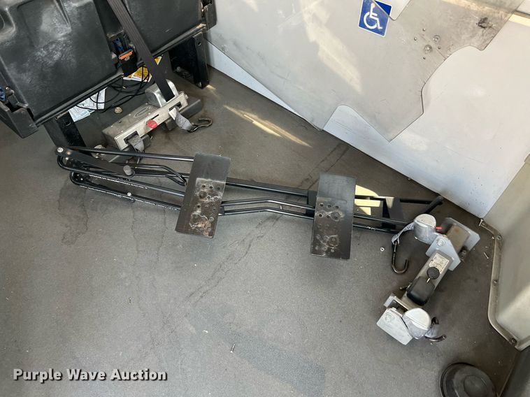 image for item LF9351 2017 Chevrolet Express G4500  shuttle bus