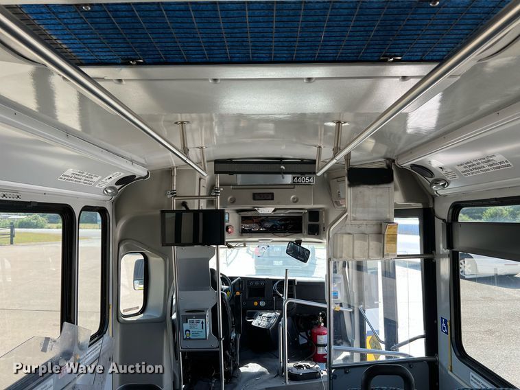 image for item LF9351 2017 Chevrolet Express G4500  shuttle bus