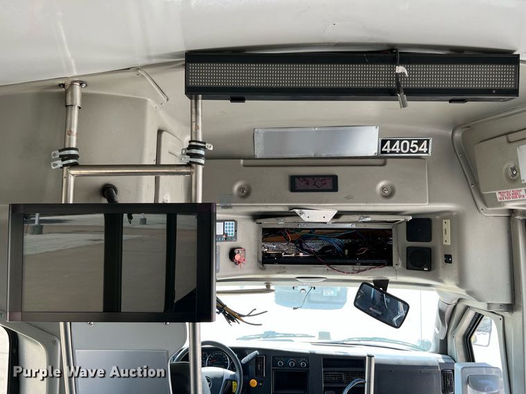 image for item LF9351 2017 Chevrolet Express G4500  shuttle bus