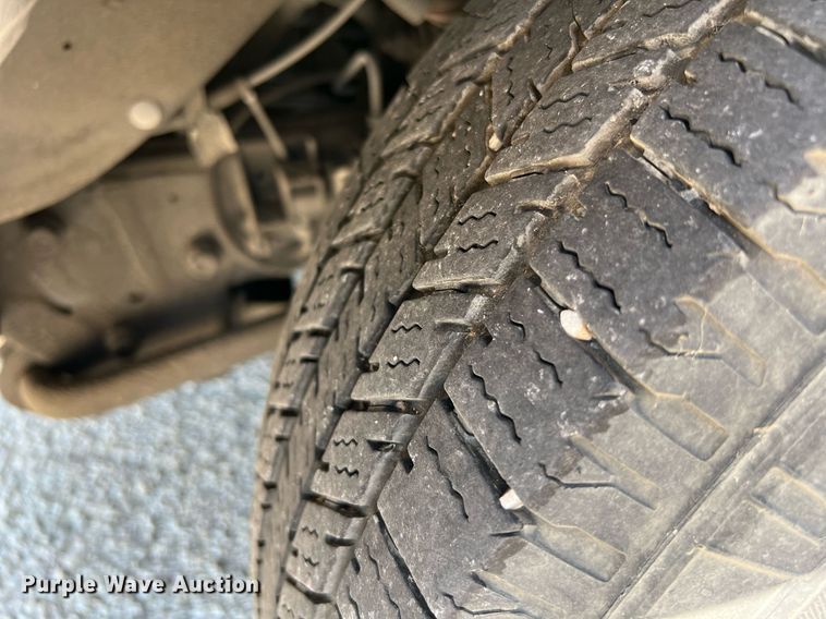 image for item LF9351 2017 Chevrolet Express G4500  shuttle bus