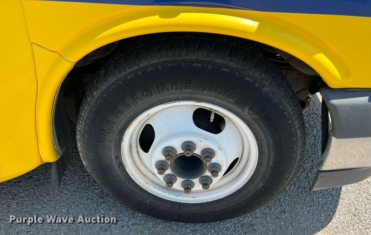 image for item LF9351 2017 Chevrolet Express G4500  shuttle bus