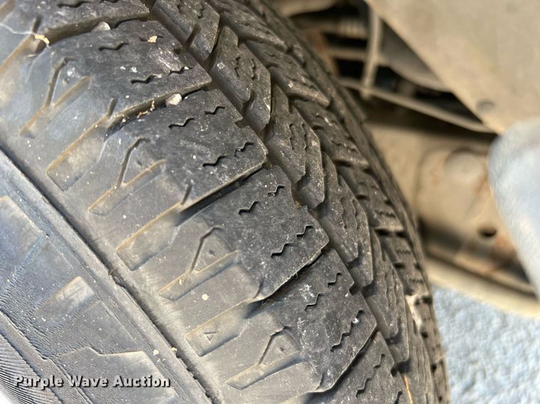 image for item LF9351 2017 Chevrolet Express G4500  shuttle bus