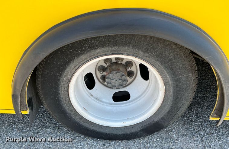 image for item LF9351 2017 Chevrolet Express G4500  shuttle bus