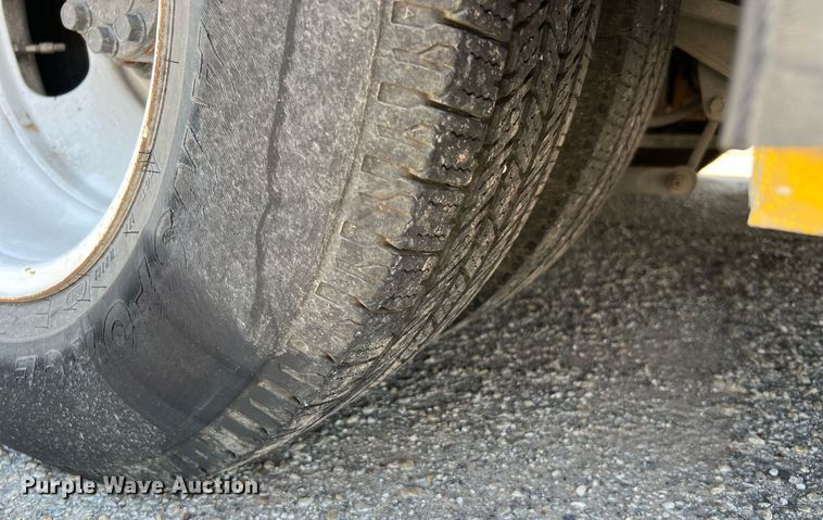 image for item LF9351 2017 Chevrolet Express G4500  shuttle bus