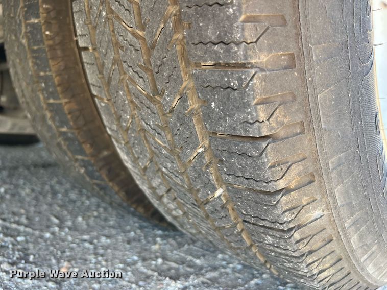 image for item LF9351 2017 Chevrolet Express G4500  shuttle bus