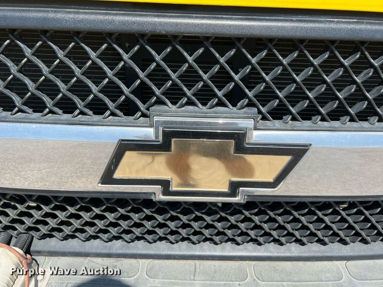 image for item LF9351 2017 Chevrolet Express G4500  shuttle bus