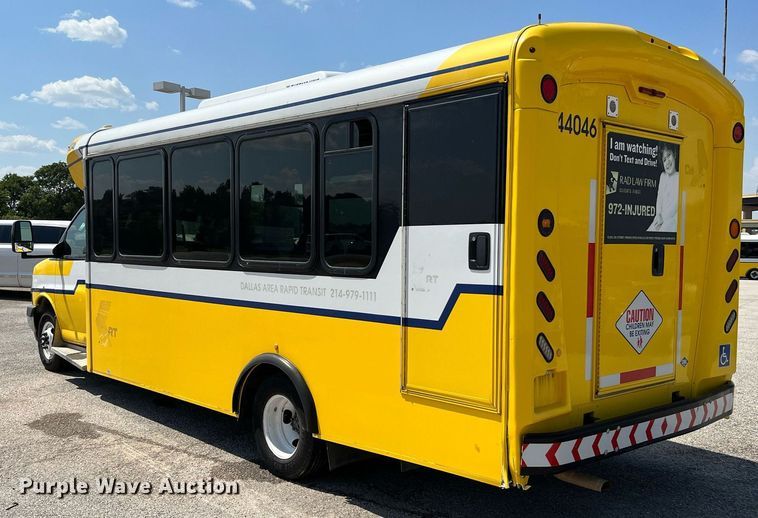 image for item LF9352 2017 Chevrolet Express G4500  shuttle bus