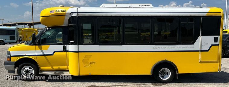 image for item LF9352 2017 Chevrolet Express G4500  shuttle bus