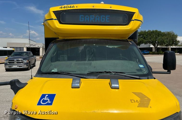 image for item LF9352 2017 Chevrolet Express G4500  shuttle bus