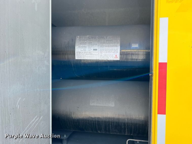 image for item LF9352 2017 Chevrolet Express G4500  shuttle bus