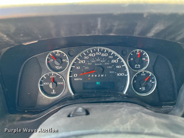 image for item LF9352 2017 Chevrolet Express G4500  shuttle bus