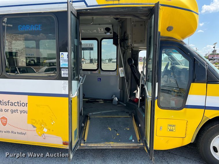 image for item LF9352 2017 Chevrolet Express G4500  shuttle bus