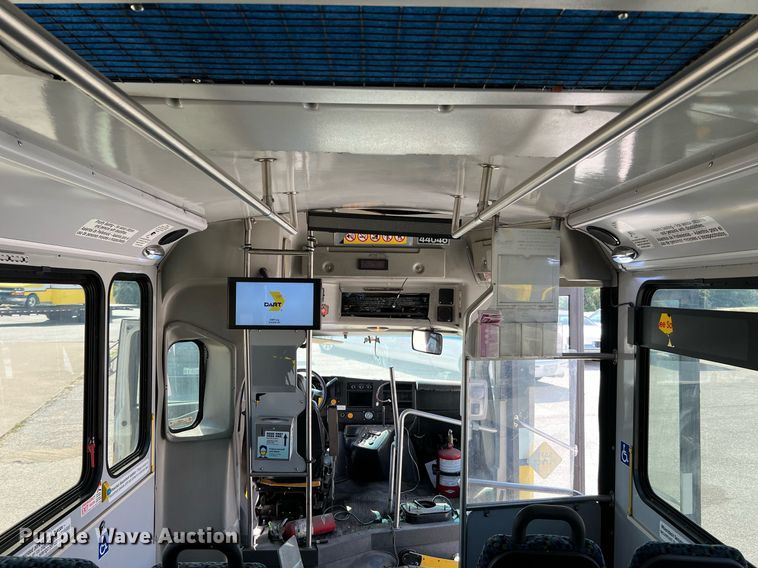 image for item LF9352 2017 Chevrolet Express G4500  shuttle bus