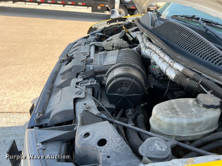 image for item LF9352 2017 Chevrolet Express G4500  shuttle bus