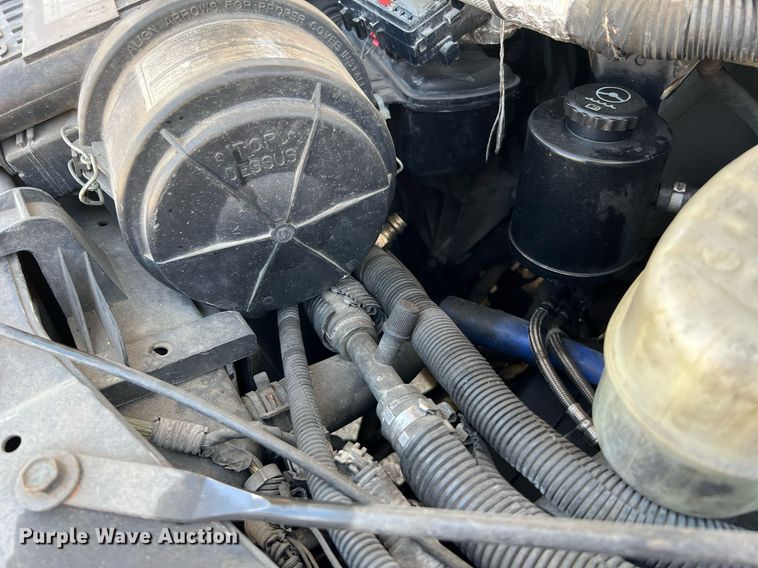 image for item LF9352 2017 Chevrolet Express G4500  shuttle bus